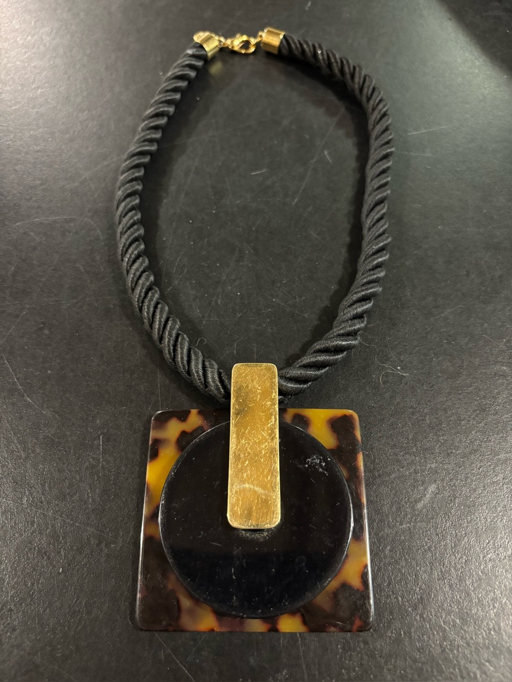 TORY BURCH TORTOISE AND BLACK GOLD PENDANT NECKLACE CORD GOLD TONE